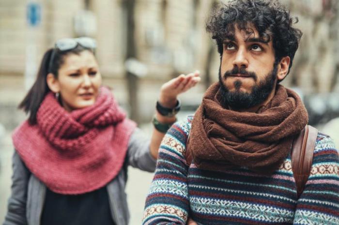 با بی احترامی خانواده همسر چه کنیم؟ (20 راهکار عملی) صحبت با همسر